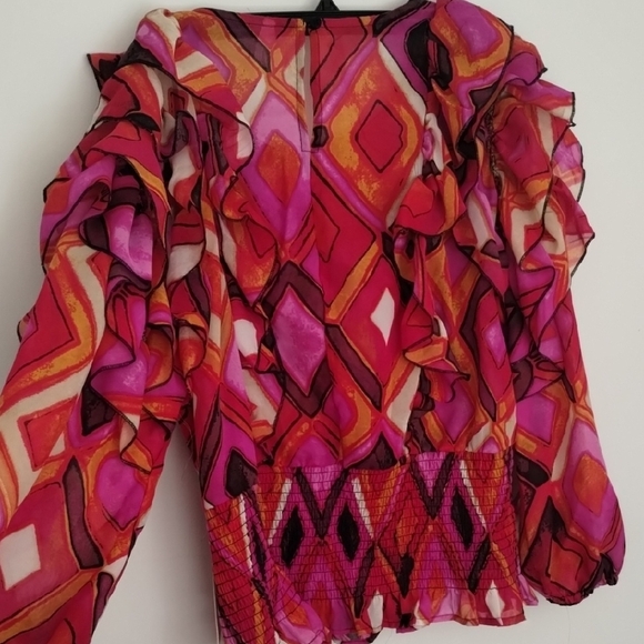Chic Women's Geometric Blouse in Pink and Red - Picture 3 of 3